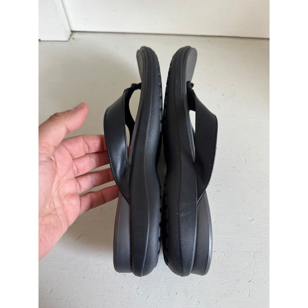 Crocs women's black flip flops size 9 - Picture 7 of 10